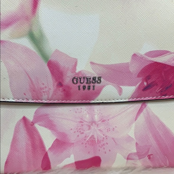 NWOT Guess satchel - Picture 2 of 6